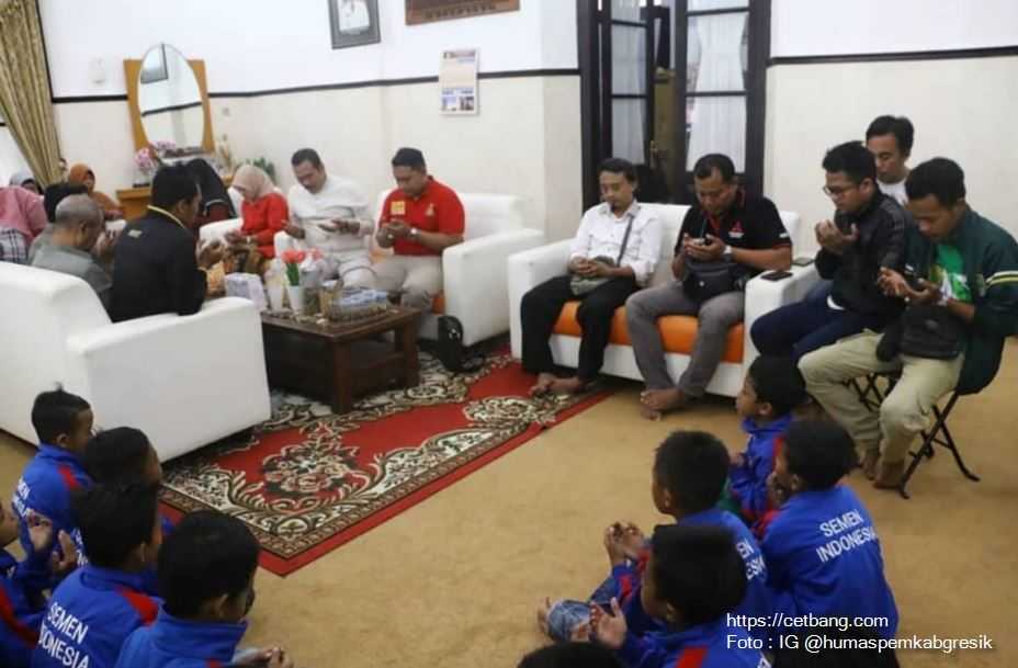 Pemain SSB Sindogres Bersilaturrahmi Dengan Wakil Bupati Gresik