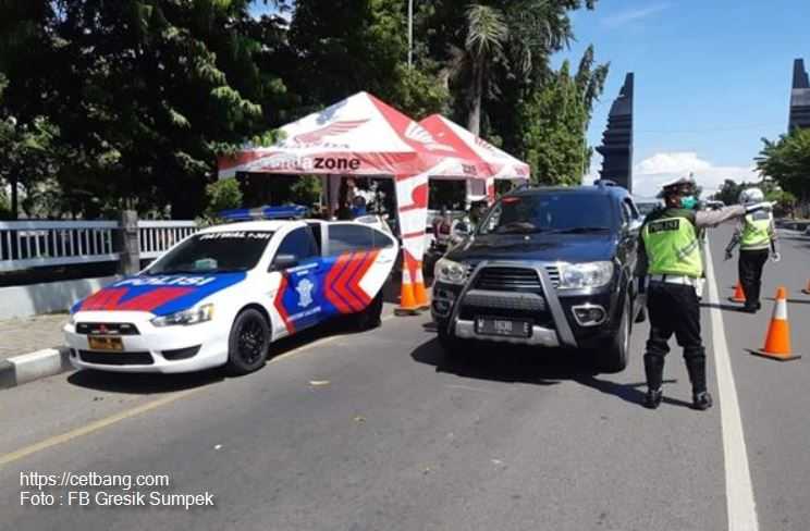 Jelang PSBB, Kendaraan Keluar Masuk Gresik Diperiksa Polisi