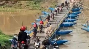 Jembatan Perahu Viral Milik H. Endang